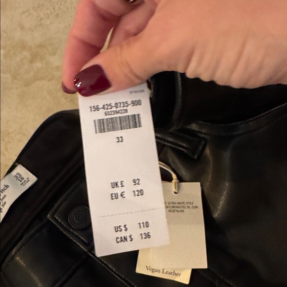 Abercrombie & Fitch The 90’s Relaxed Jean Ultra High Rise
Black Vegan Leather - Picture 4 of 5